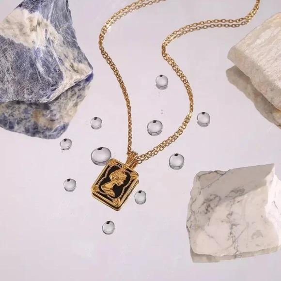 New Queen 18K Gold Black Square Pendant Necklace, NICE NECKLACE, CUTE NECKLACE - Picture 4 of 5